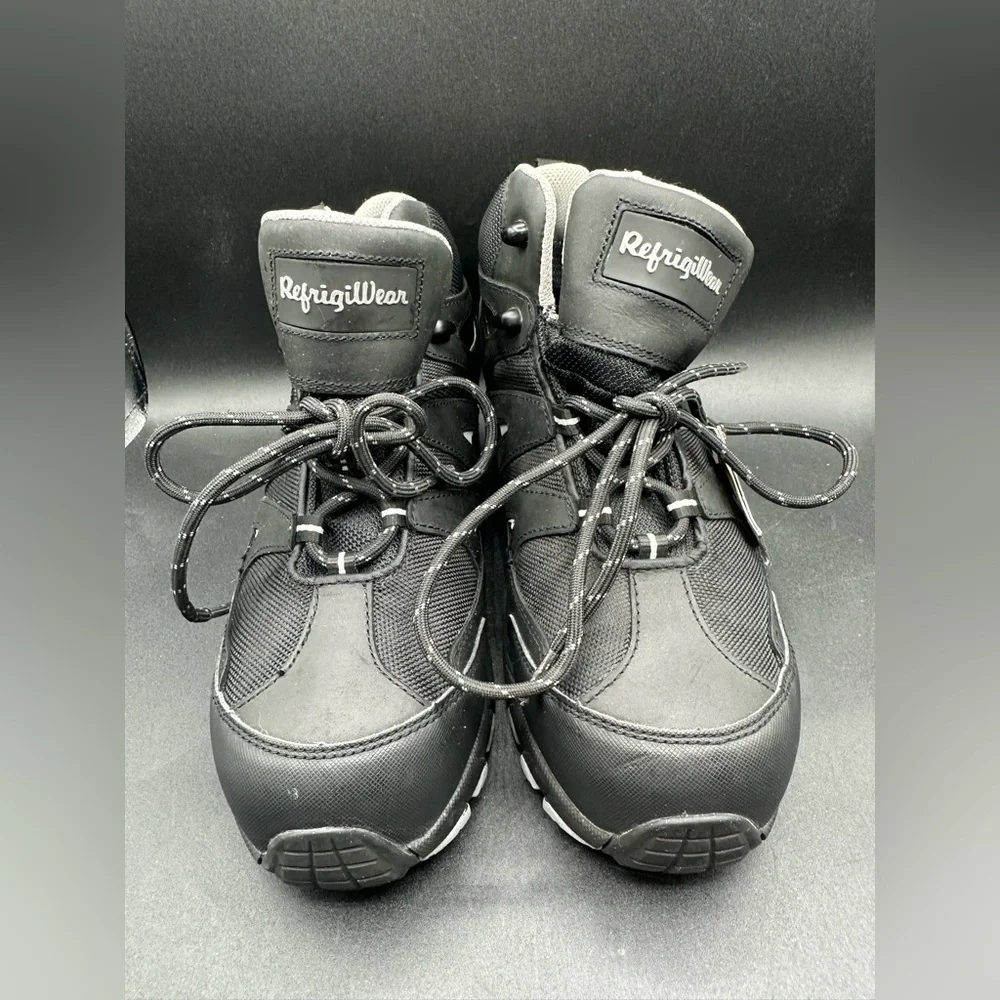 NWT Mens RefrigiWear Crossover Hiker Waterproof Boots 7.5